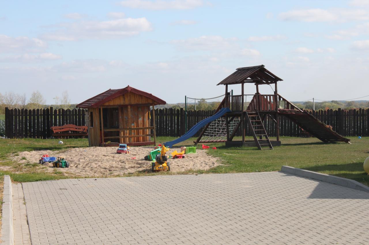 Gosciniec Legenda Hotel Wyszogrod Екстериор снимка